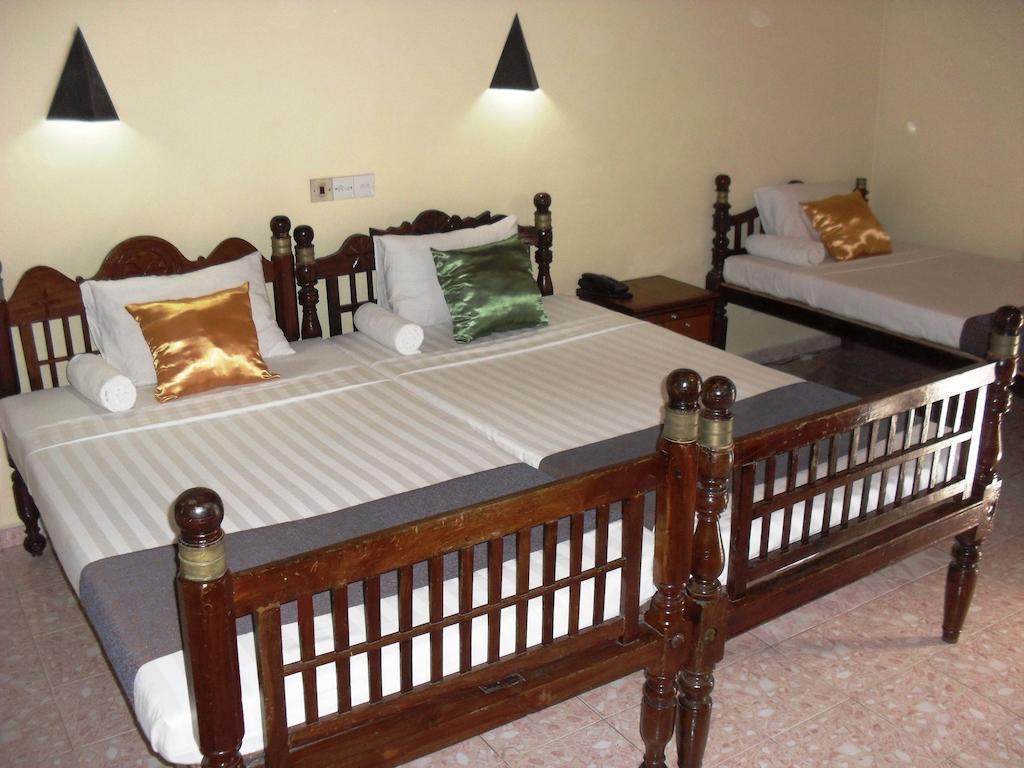 Miltons Beach Resort Unawatuna Rum bild