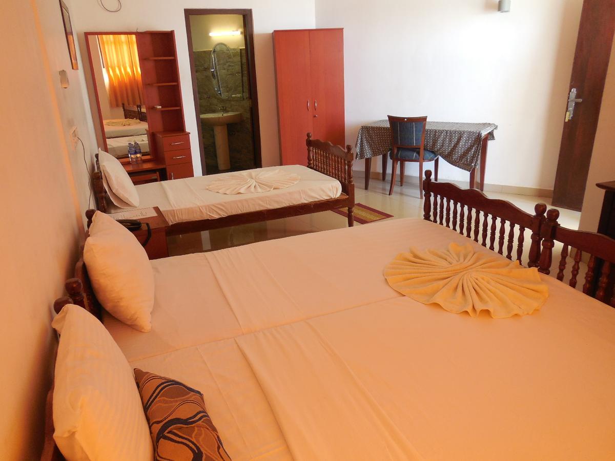 Miltons Beach Resort Unawatuna Exteriör bild