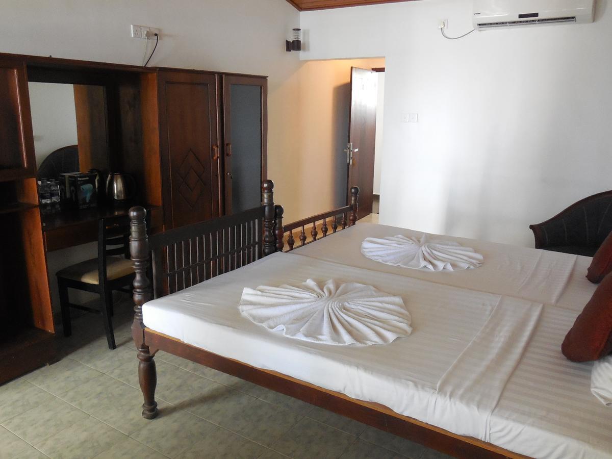 Miltons Beach Resort Unawatuna Exteriör bild