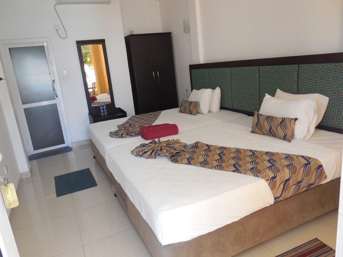 Miltons Beach Resort Unawatuna Exteriör bild