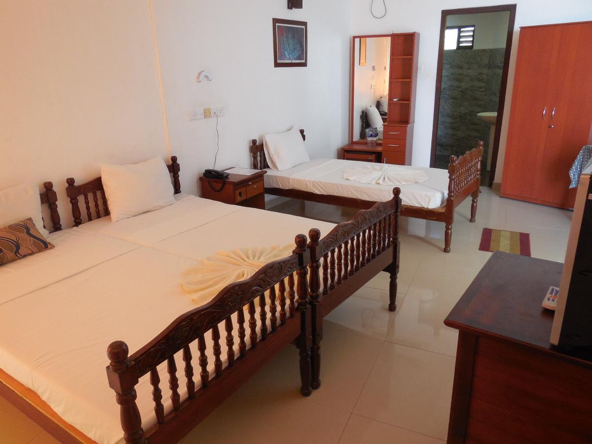 Miltons Beach Resort Unawatuna Exteriör bild