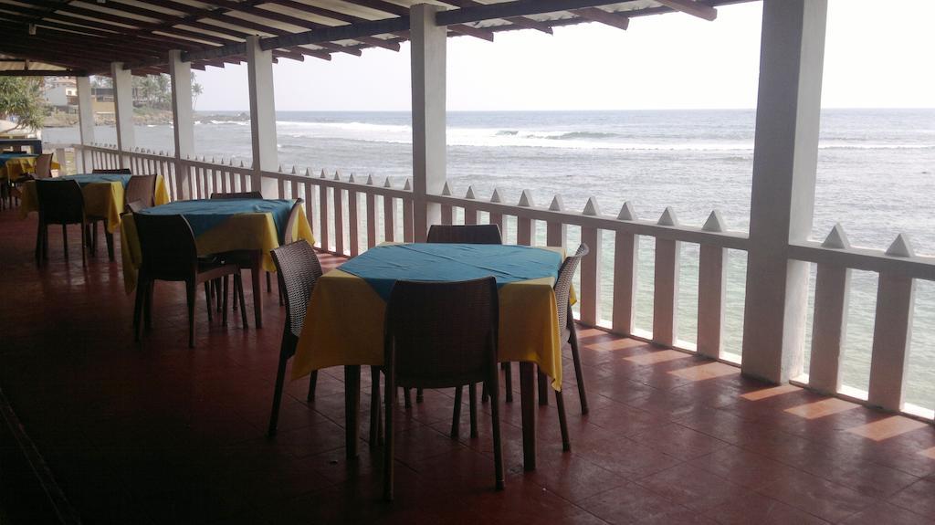 Miltons Beach Resort Unawatuna Exteriör bild