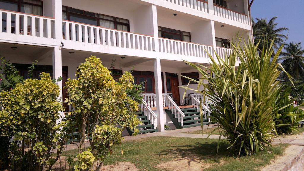 Miltons Beach Resort Unawatuna Exteriör bild