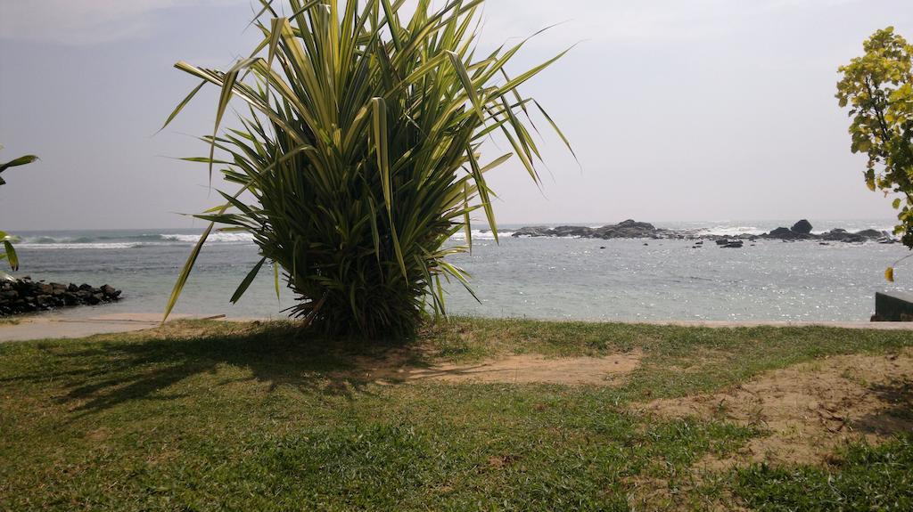 Miltons Beach Resort Unawatuna Exteriör bild