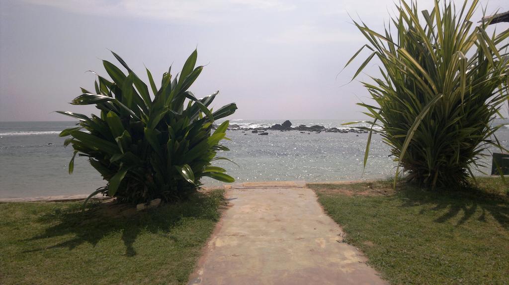 Miltons Beach Resort Unawatuna Exteriör bild