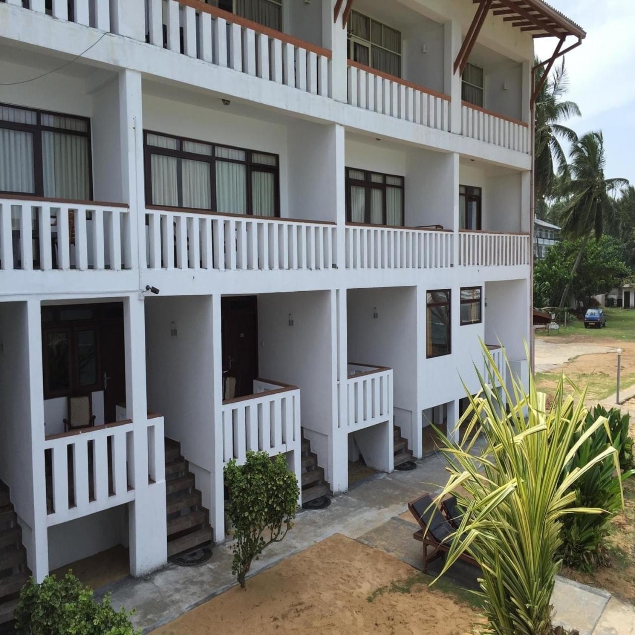 Miltons Beach Resort Unawatuna Exteriör bild