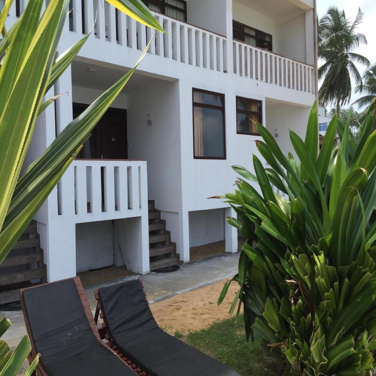 Miltons Beach Resort Unawatuna Exteriör bild